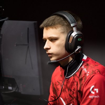 pro apex player sponsored by @voidgamingjp, prev @fazeclan @natusvincere