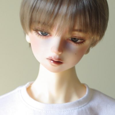 moram_220's profile picture. bjd / 성인 / 느리게 굴러가는 계정 / 😊