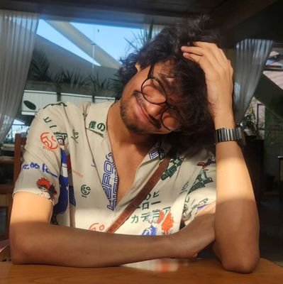 invalidxbananas's profile picture. long suffering bvb fan🖤💛