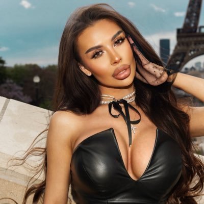 Enchanting and spirited Mediterranean muse. Playful, passionate, and ambitious. 🥂💗dary80731@gmail.com https://t.co/ku68HPpwbz