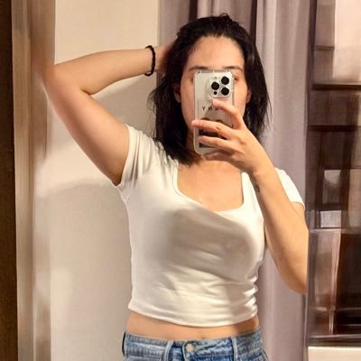 gaily_girly1227's profile picture. A reserved extrovert!