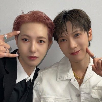 mi fantasía sexual es tener la pc de doyoung 2 baddies