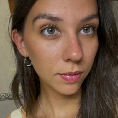 emmaroyo2's profile picture. ;)