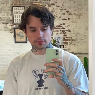 tattooer / musician / film + photo sober 4/2/2017 https://t.co/J96IfRD1wB