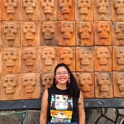 Feminista. Potosina. Vengo del mar, pero me ahogo de vez en cuando. No creo en el destino de pura casualidad, pero sí en el azar.
