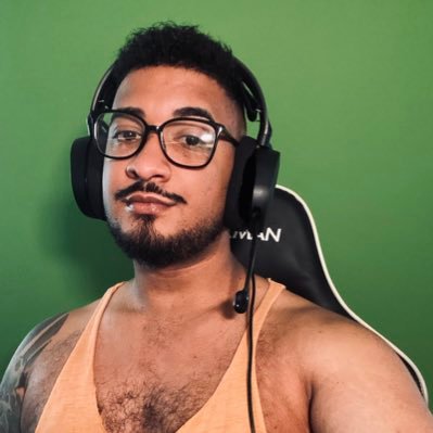 A star just waiting for the rest of the world to realize it, Video editor🎞️📸/ twitch streamer👾🏳️🌈