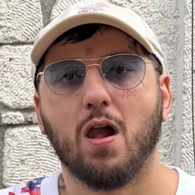 Founder of @RedKeysMusic | MNGMNT : @ulasdemiroz | HIP HOP MOGUL - 2K PLAYER #ModernThug | #RDKYSZN 💯 “PEMBE TRILOGY” 🎀 🧠🧊 PLAK ÖN SİPARİŞ 👇🏻