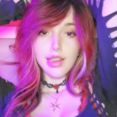 Your fiery alt babe & concert crush who'll steal your band tee (and your heart) 💕
BMTH Lover 🤘
|| Main: @enafox_official ✨️||