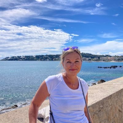 Tennis, yoga, travel, singing, sunshine, exploring, learning.