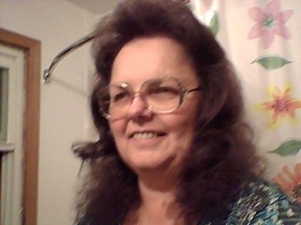 Full-Time Online Marketer, Grandma, Love Line Dancing and Gardening, Am here to help people