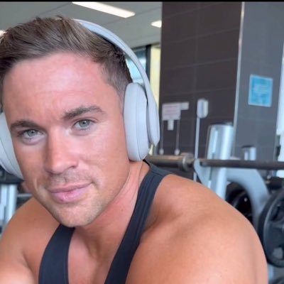 Fit, grounded guy looking for a partner someone kind, and ready to commit. Love the gym but love deeper convos,consistent. looking for loyalty, growth