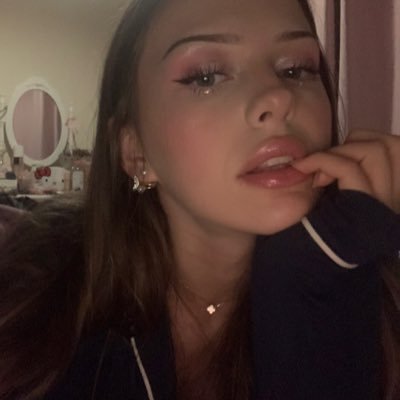 27mlnf's profile picture. 🌙