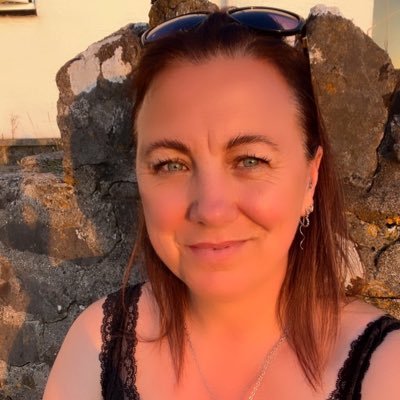 Diamondzgirl's profile picture. Mum, wife, rugby fan, musical lover, Walker, caravanning geek, lover not a fighter #Larry #onelife #dachshundmum 🌹🗡️ 💙💚