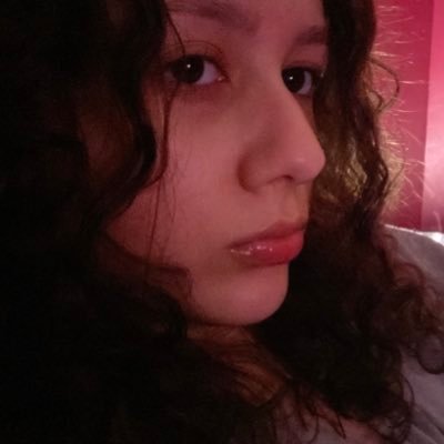 19 ; lesbian ; i tweet abt gay stuff ; femme4butch. priv- @macandkneess