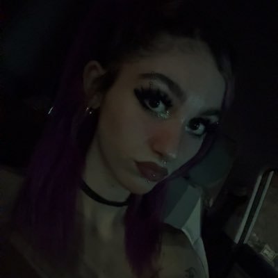 twitter’s favorite brat. 🎀 🍓🍰 nsfw & 21 💋🦄🩷 cashapp: $morbidmoon13 🌼 venmo: $morbidmoonn13