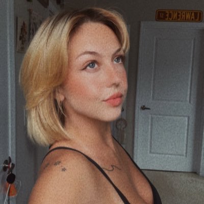 ♏︎/sweet gal with a big heart / 24𖤐/ ↓ click here ↓