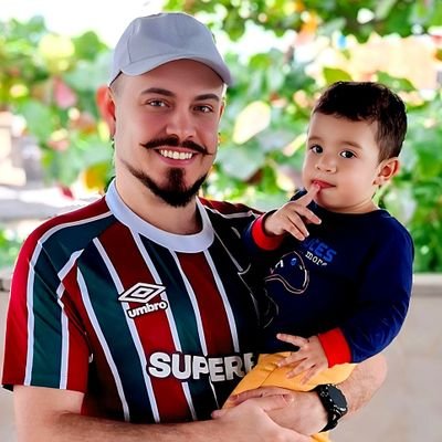 From: 🇧🇷, Living: 🇵🇹 • @FluminenseFC 🇭🇺 • @_tharodrigues22 💘💍 • Pai do Lohan 👶🏻🧑🏻🍼