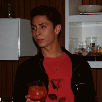 pessoalmente eu sou uma pessoa, virtualmente eu sou outra completamente diferente