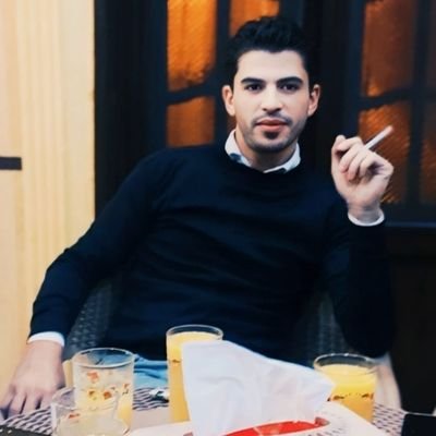 المهندس لا يرى الأمور كما يراها الناس، بل يقرأ بين الفراغات ويكتب فوق الفراغ واقعًا.