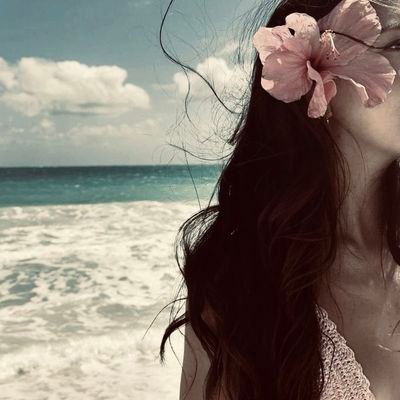 cadentecrua's profile picture. ㅤㅤㅤㅤℰ𝗇𝗍𝗋𝖾 𝗆𝖺𝗋𝖾́𝗌 𝖾 𝖺𝗌𝗍𝗋𝗈𝗌,   𝗆𝖾𝗎 𝗰𝗼𝗿𝗮𝗰̧𝗮̃𝗼 𝖽𝖾𝗋𝗂𝗏𝖺.