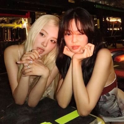 ʜᴏᴡ ᴀᴍ ɪ ꜱᴜᴘᴘᴏꜱᴇᴅ ᴛᴏ ʟɪᴠᴇ ᴡɪᴛʜᴏᴜᴛ ʏᴏᴜ?
ʏᴏᴜ'ʀᴇ ᴇᴠᴇʀʏᴛʜɪɴɢ ɪ ɴᴇᴇᴅ, ᴀɴᴅ ɪᴛ'ꜱ ꜱᴏ ᴅᴜᴍʙ
