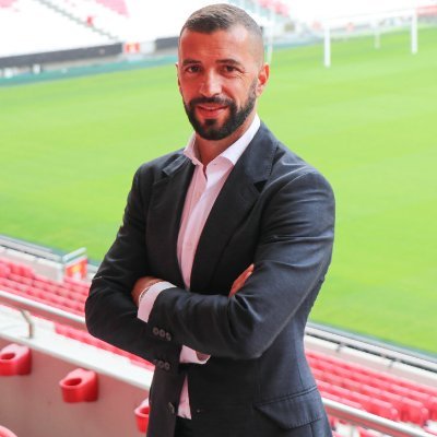 Focado🧠 no crescimento da gigante instituição que é o Sport Lisboa e Benfica🦅