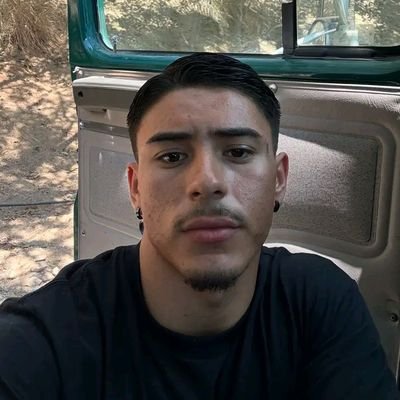 follow me I promise I'll follow back let be friends