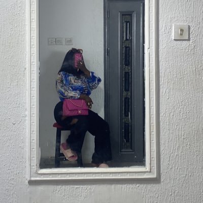 🎓 Eyinju Olodumare ⛪️ 🌬️Fashion Designer ✂️🧵 @therisquebrand ♋Perfume Queen 👸🏽🧞♀️Peniaphobia💵ella está cansada de ser buena, ahora soy una chica Malia