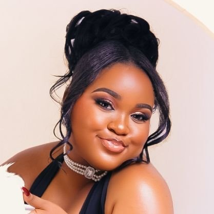 Little Miss God’s Favorite☺️ Professional MUA💄 Potrait Photographer📸 Ambivert🦋 Soft life Advocate🍸
I stand before Kings & not mean men✊🏼