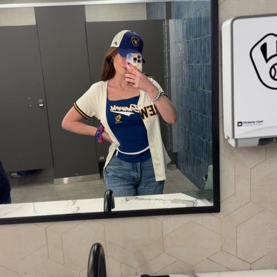 Midwestern princess. Wisconsin baseball and football fanatic. Scorpio.