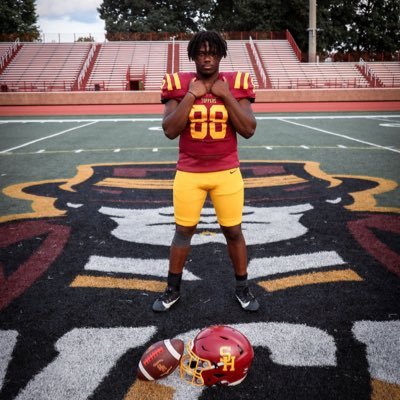 | 27 grad | 5’11 208 | DE / OLB | 5.3 40| science hill hs