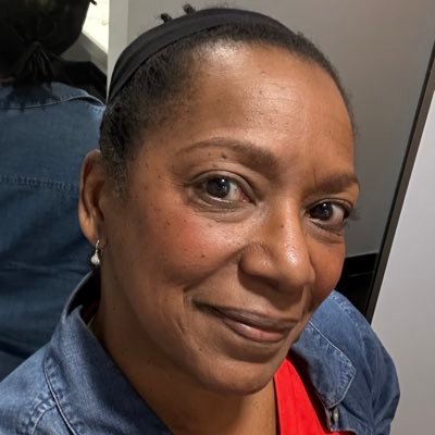 Emmy, Telly, Murrow award winning storyteller, WTOP Sports/News anchor, PR Content Strategist, Media Coach, Voiceover Artist. Gardener, foodie, cook. 🎭🎞 ⚾️