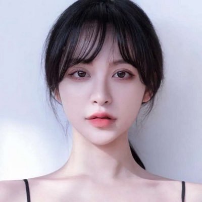QRXKnhpZHt7v0YI's profile picture. 