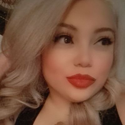 📚 Knowledge hunter & moon child 🌙 | Mama with a witch’s intuition 🔮 | Whiskey lover 🥃 | Life’s better with good books, deep docs, timeless music & movies 💋