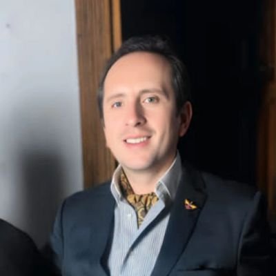 Quiteño. Quito no es Ecuador.
Concéntrate en el juego.
Si te dicen que he muerto, desconfía.
Anti-liberal y anti-judeocristiano.