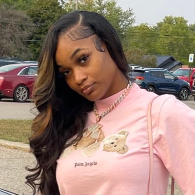 im a fucking black barbie, pretty face perfect body.