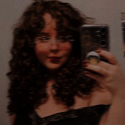 33. She/Her |Bi 🏳️🌈 | mentally ill ✨️ misandrist at heart ❤️
curly jincha del caribe🌊🐚
sometimes nsfw 🔞
#ActuallyAutistic