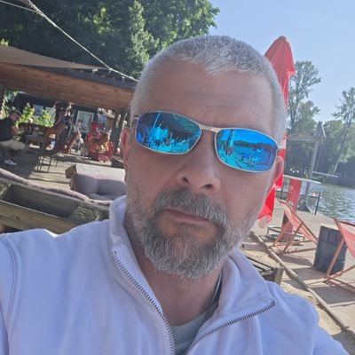 Ich bin Patriot und bereit für meine Heimat zu Kämpfen. Und noch etwas, ich bin ein Mensch und keine Person. Ich bin ein Mensch im Besitz einer Person.