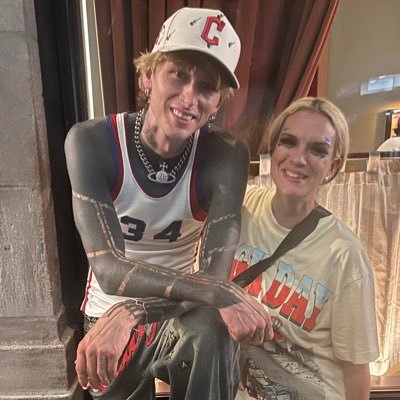 Spiritual🖤Pokemon🖤Music🖤mgk🖤 Britney🖤I discuss random topics