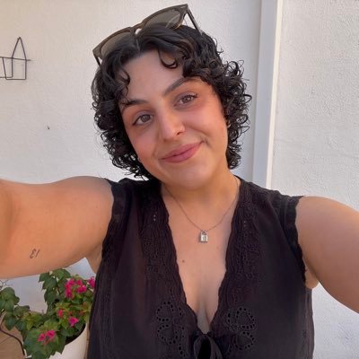 Periodista ebrenca🤠 Ara, a @naciodigital. M'apassiona la gent i veure la vida passar a peu de carrer. Soc cinèfila, lectora i amant de la fotografia.