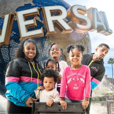 Jordan & Ashly| Orlando, FI 📍 Theme Park Family |Raising 5 little foodies🍩 Featured Hosts with the Fanny Pack 🌍