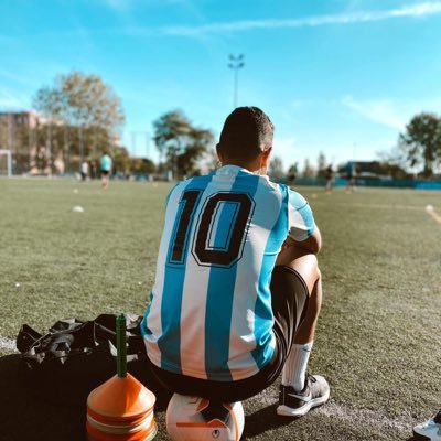 Estudiant Comunicació a @UOCuniversidad 🗞️Redactor en @InformaBetisWeb 📈 Analista Táctico de Fútbol @11OnceSport