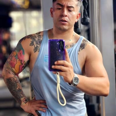 Las abejas🐝no pierden el tiempo explicándoles a las moscas🪰 porque la miel ✨️es mejor que la 💩