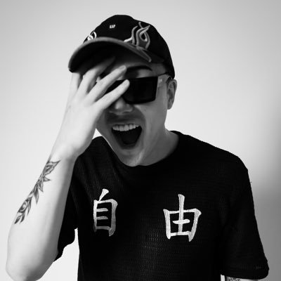 ホットギャルズシティ。 Nontitle Season5。 思ったこと全部言います。 四つ打ちでHIPHOPして、いちばん高い所で仲間とチルします。 毎日Coachellaのリハーサル。生涯少年、自由人生。弥栄。