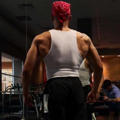 RIP @Zaybody. Father first. I Rap . I like titties . I love sports. I Lift . Still a whole lot of gang shit.. On da Mob . Father of 2. RIP BLU ALEX DANZA KANYE