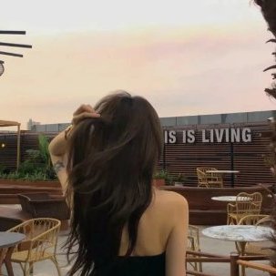 ispura's profile picture. At the bottom of one's heart, there is a lonely and free sea. There are many people who sneak in alone in the middle of the night, and there are many people who