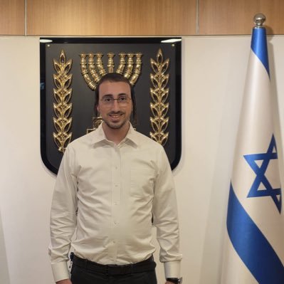 בוגר ישיבה ולוחם במיל׳ | יועץ בכנסת | כל ציוציי על דעתי האישית בלבד.
