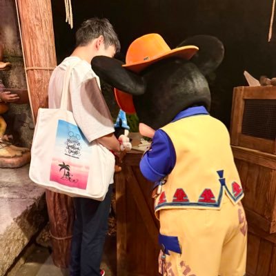 Disney_0415's profile picture. 01line / INFJ-T