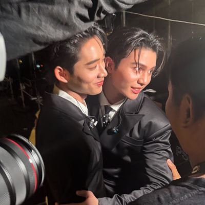 na19lee's profile picture. always talking about #gay