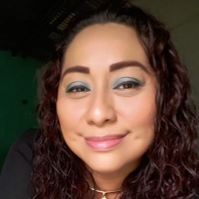 No veo la miseria que hay, sino la belleza que aún queda. Seamos reales 🌻